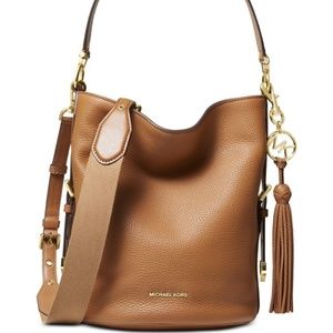 Michael Kors Brooke Pebble Leather Bucket Bag NWT